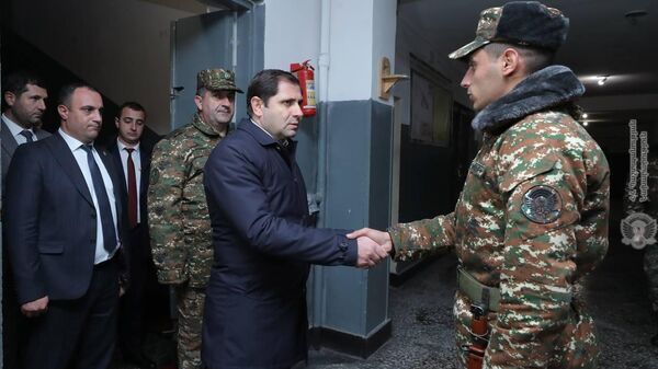 Министр обороны Сурен Папикян посетил одну из воинских частей Армении - Sputnik Армения
