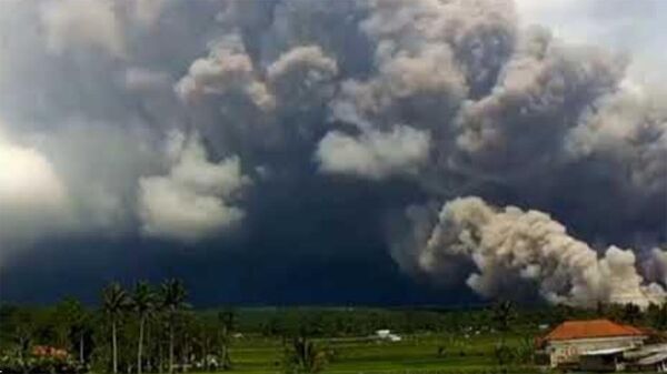 Извержение вулкана Семеру произошло на острове Ява в Индонезии - Sputnik Армения