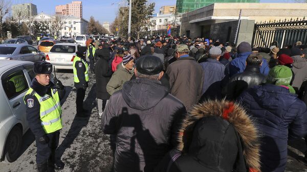 Протестующие собираются у Дворца правительства в Улан-Баторе (15 ноября 2019). Монголия - Sputnik Армения