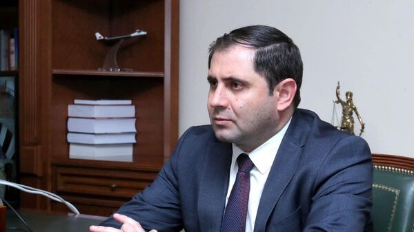 Министр обороны Сурен Папикян принял внука маршала Баграмяна Ивана, посетившего Армению в рамках мероприятий 125-летия Ованеса Баграмяна и наградил ведомственной медалью (6 декабря 2022). Еревaн - Sputnik Армения
