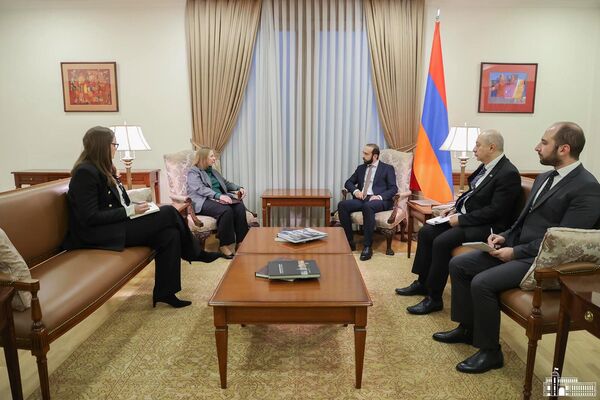 Թրեյսիի պաշտոնավարումը Հայաստանում ավարտվում է - Sputnik Արմենիա