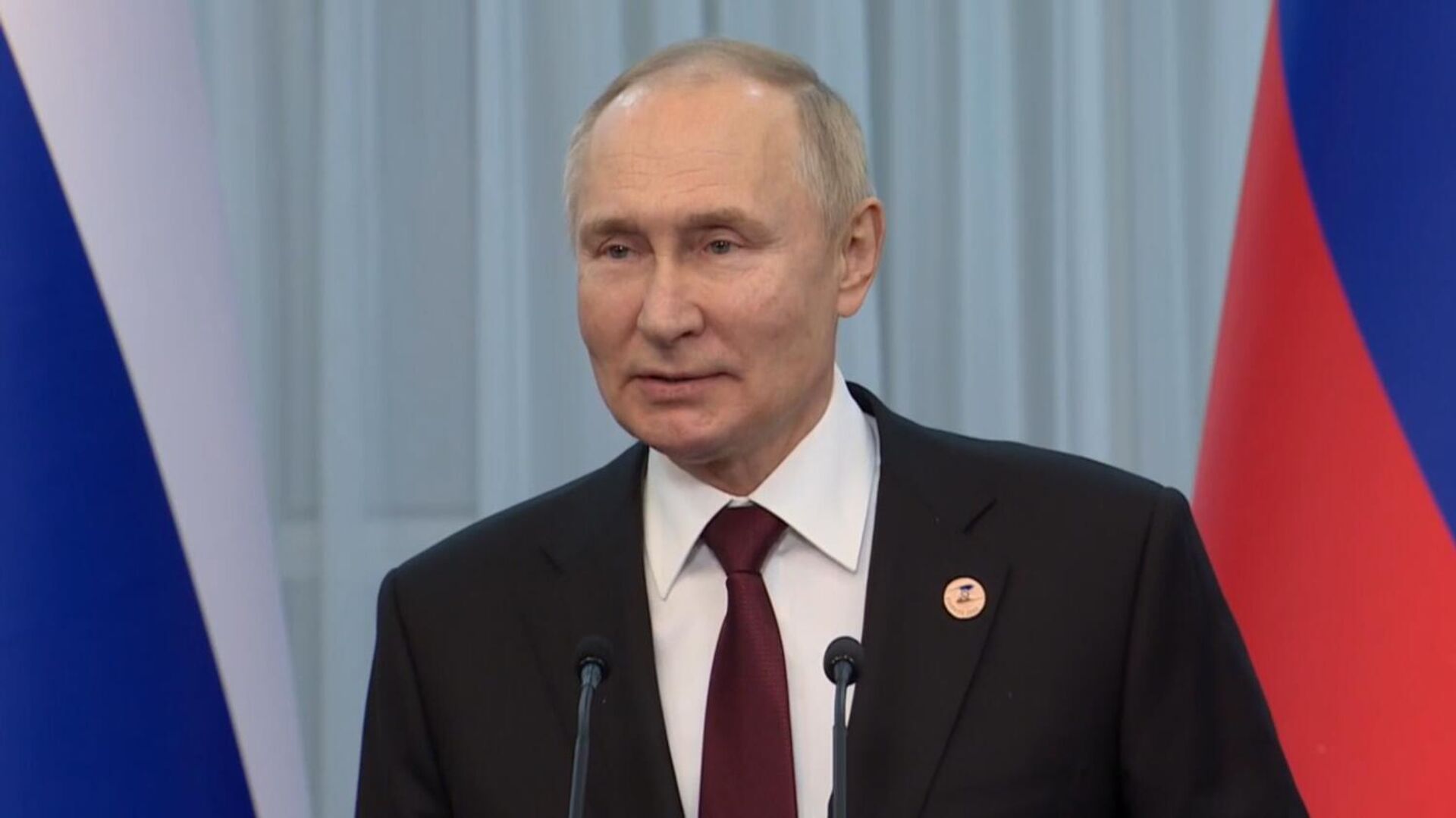 Президент РФ Владимир Путин на пресс-конференции по итогам саммита ЕАЭС (9 декабря 2022). Бишкек - Sputnik Армения, 1920, 21.03.2023