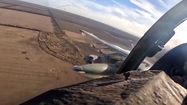 Экипажи Су-25 нанесли ракетные авиационные удары по бронированной технике ВСУ - Sputnik Армения