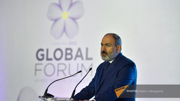 Никол Пашинян выступает на четвертом глобальном форуме против преступления геноцида (12 декабря 2022). Еревaн - Sputnik Армения