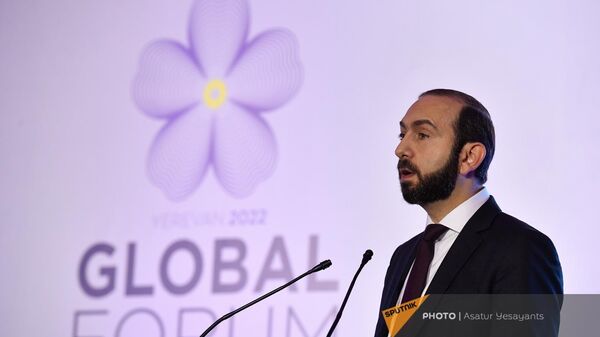 Арарат Симонян выступает на четвертом глобальном форуме против преступления геноцида (12 декабря 2022). Еревaн - Sputnik Армения