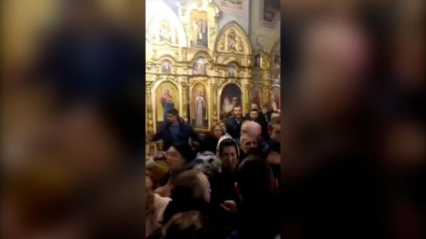 Провокаторы напали на храм канонической Украинской православной церкви в Ивано-Франковске - Sputnik Армения