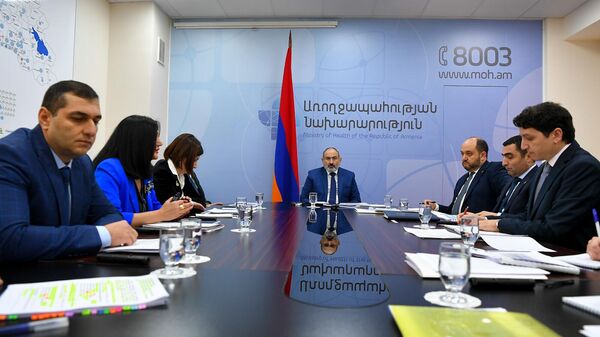 Премьер-министр Никол Пашинян посетил министерство здравоохранения (12 декабря 2022). Еревaн - Sputnik Армения