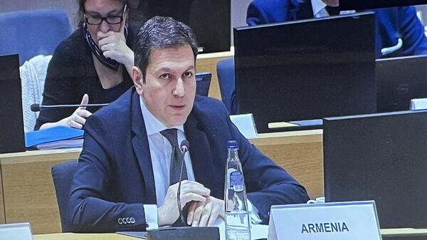 Заместитель министра иностранных дел Армении Паруйр Ованнисян принял участие и выступил с речью на встрече министров иностранных дел стран-участниц Восточного партнерства ЕС (12 декабря 2022). Брюссель - Sputnik Армения