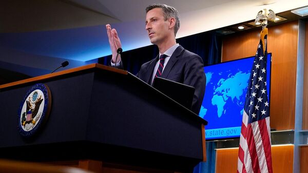 Представитель Госдепартамента США Нед Прайс выступает во время брифинга (27 января 2022). Вашингтон - Sputnik Армения