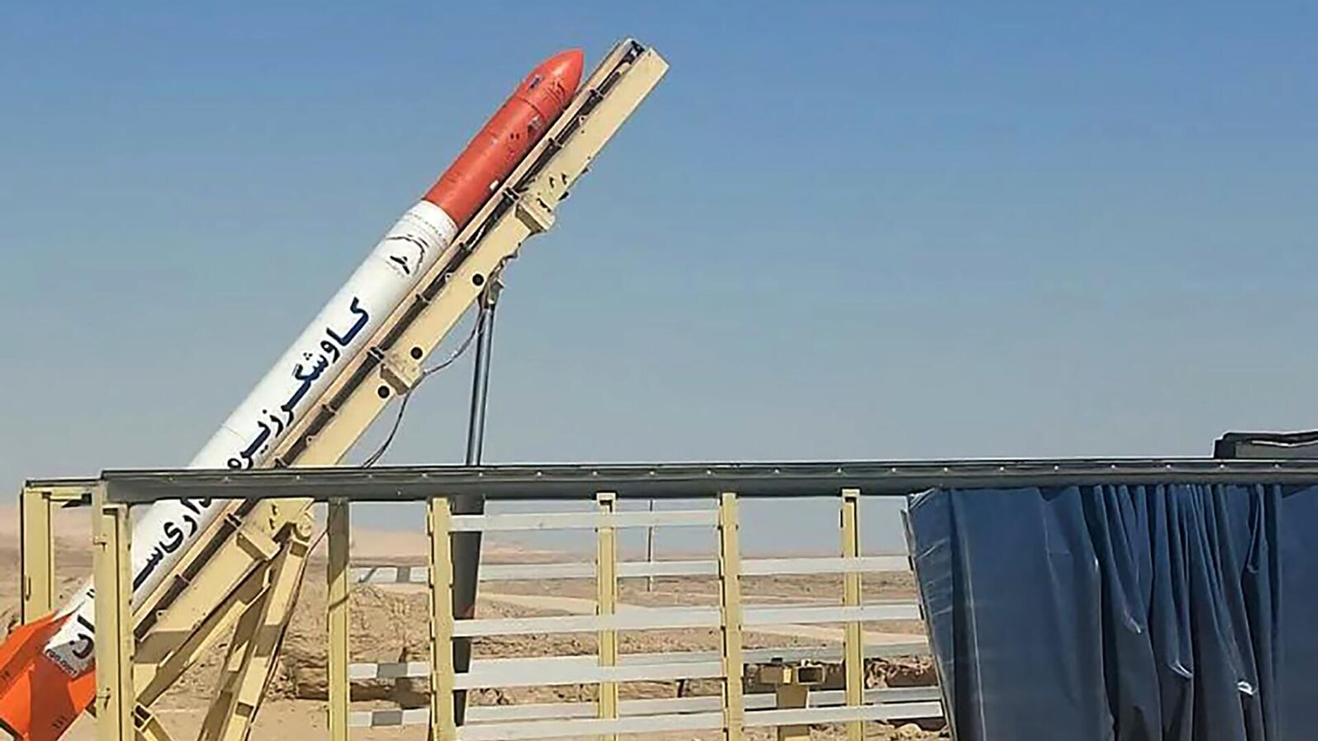Испытательная ракета-буксир Саман для перемещения спутников на орбиту Земли, перед запуском (4 октября 2022). Иран - Sputnik Армения, 1920, 13.12.2022
