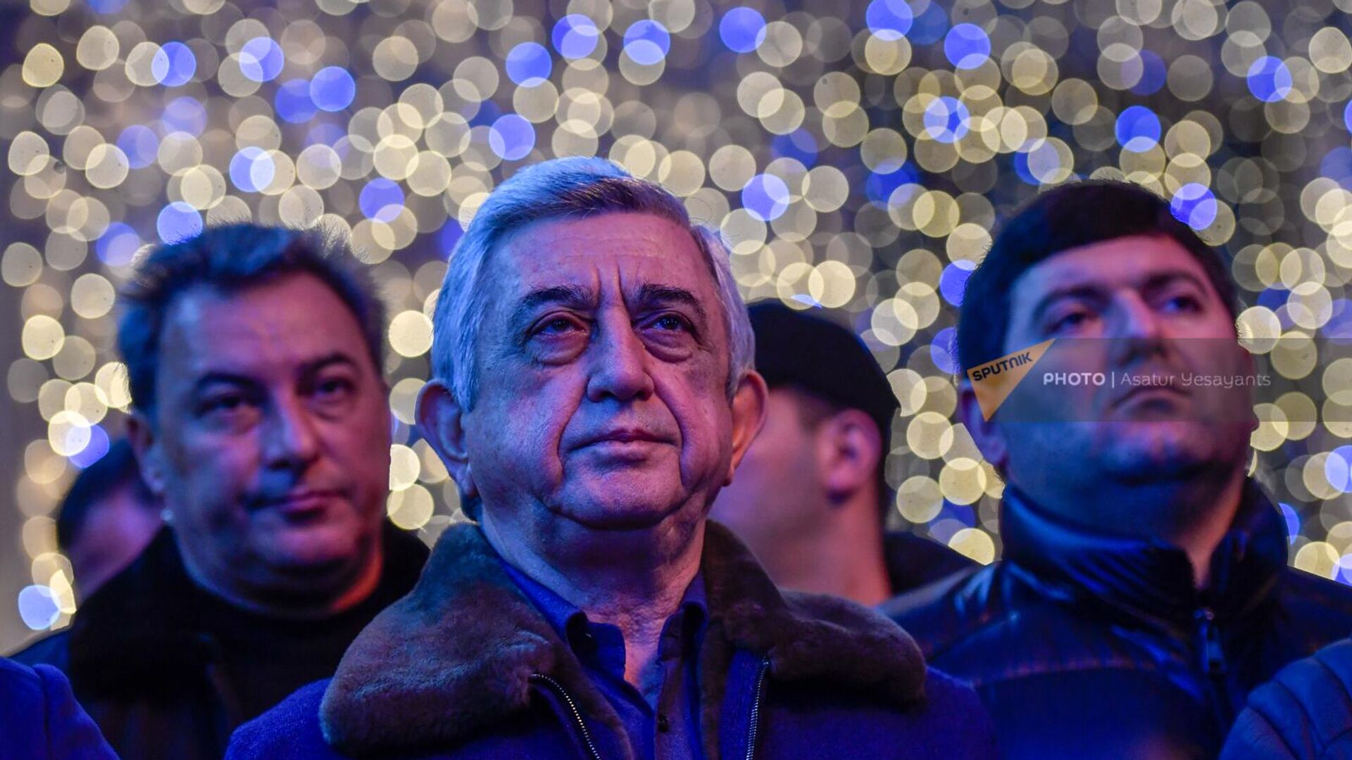 Серж Саргсян на площади Республики во время акции протеста у Дома правительства (14 декабря 2022). Еревaн - Sputnik Армения, 1920, 14.12.2022