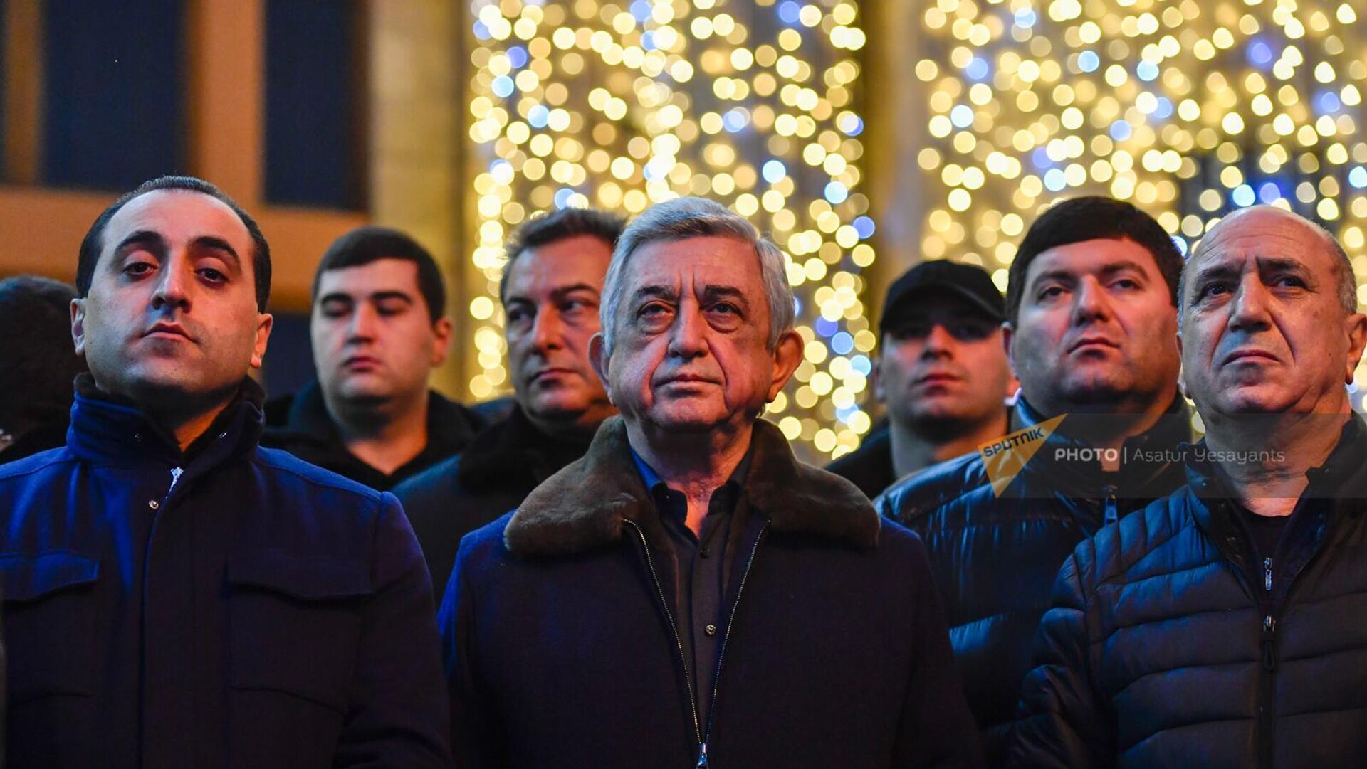 Серж Саргсян на площади Республики во время акции протеста у Дома правительства (14 декабря 2022). Еревaн - Sputnik Армения, 1920, 20.06.2023