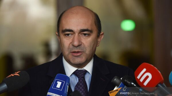 Посол по особым поручениям Эдмон Марукян отвечает на вопросы журналистов после заседания правительства (15 декабря 2022). Еревaн - Sputnik Армения