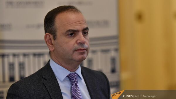 Уполномоченный по делам диаспоры Заре Синанян после заседания правительства (15 декабря 2022). Еревaн - Sputnik Армения