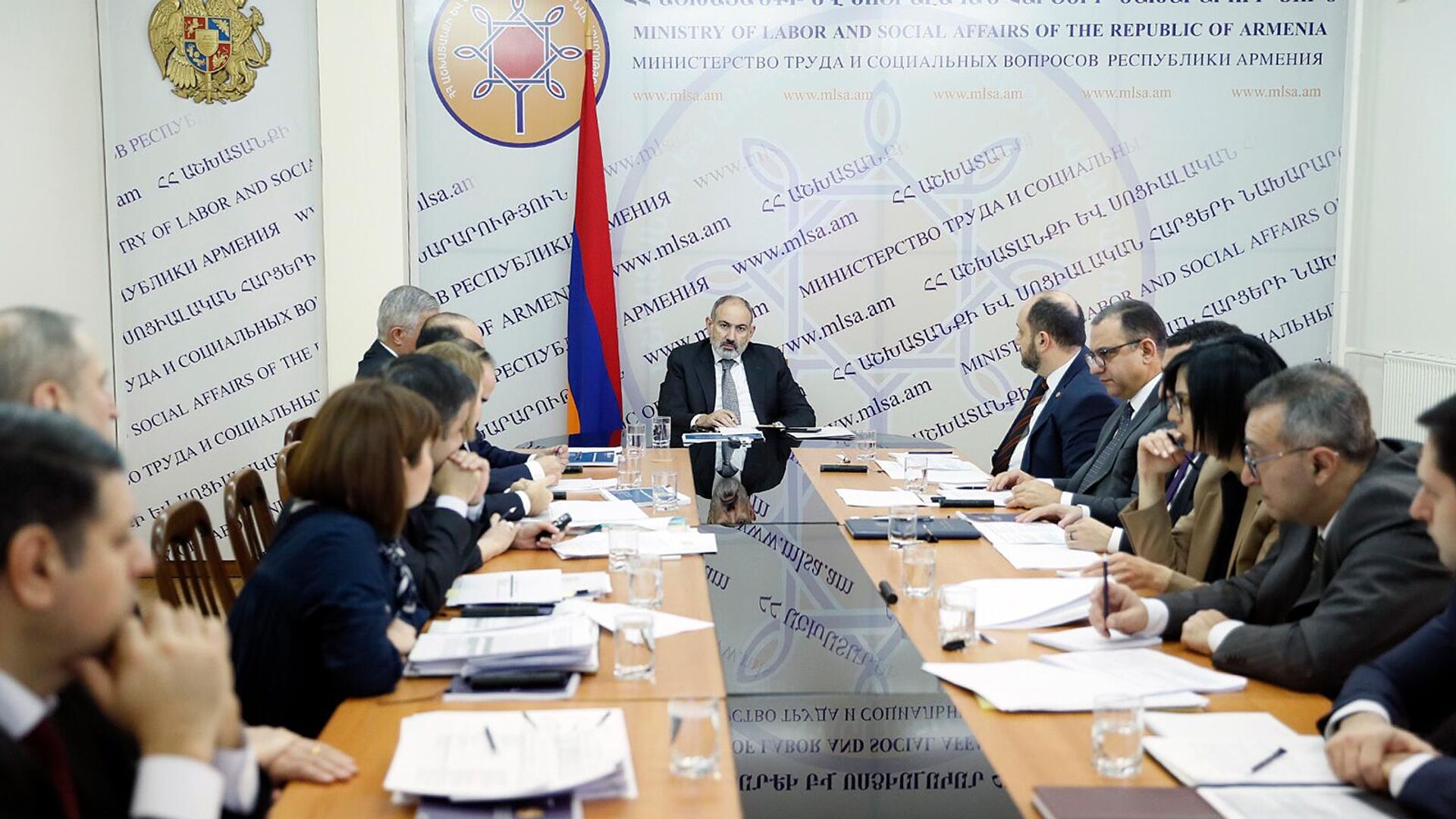 Премьер-министр Никол Пашинян посетил министерство труда и социальных вопросов (16 декабря 2022). Еревaн - Sputnik Армения, 1920, 16.12.2022