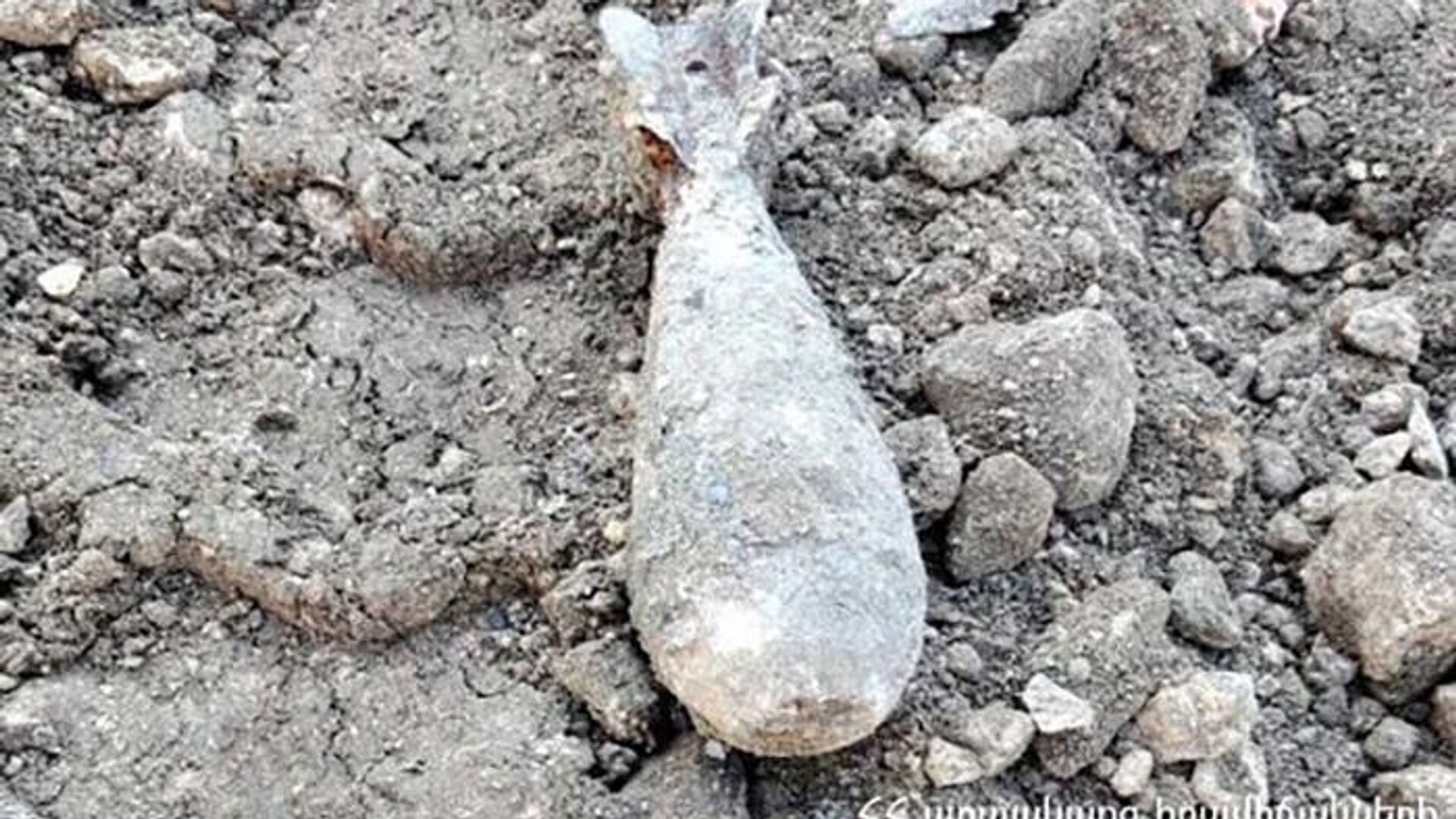 Найденная мина в ереванском районе Багреванд - Sputnik Արմենիա, 1920, 18.12.2022