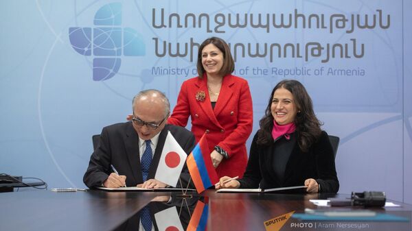 ՀՀ–ում Ճապոնիայի դեսպան Ֆուկուշիմա Մասանորին, Անահիտ Ավանեսյանն ու «Ազնավուր» հիմնադրամի տնօրեն Քրիստինա Ազնավուրը - Sputnik Արմենիա