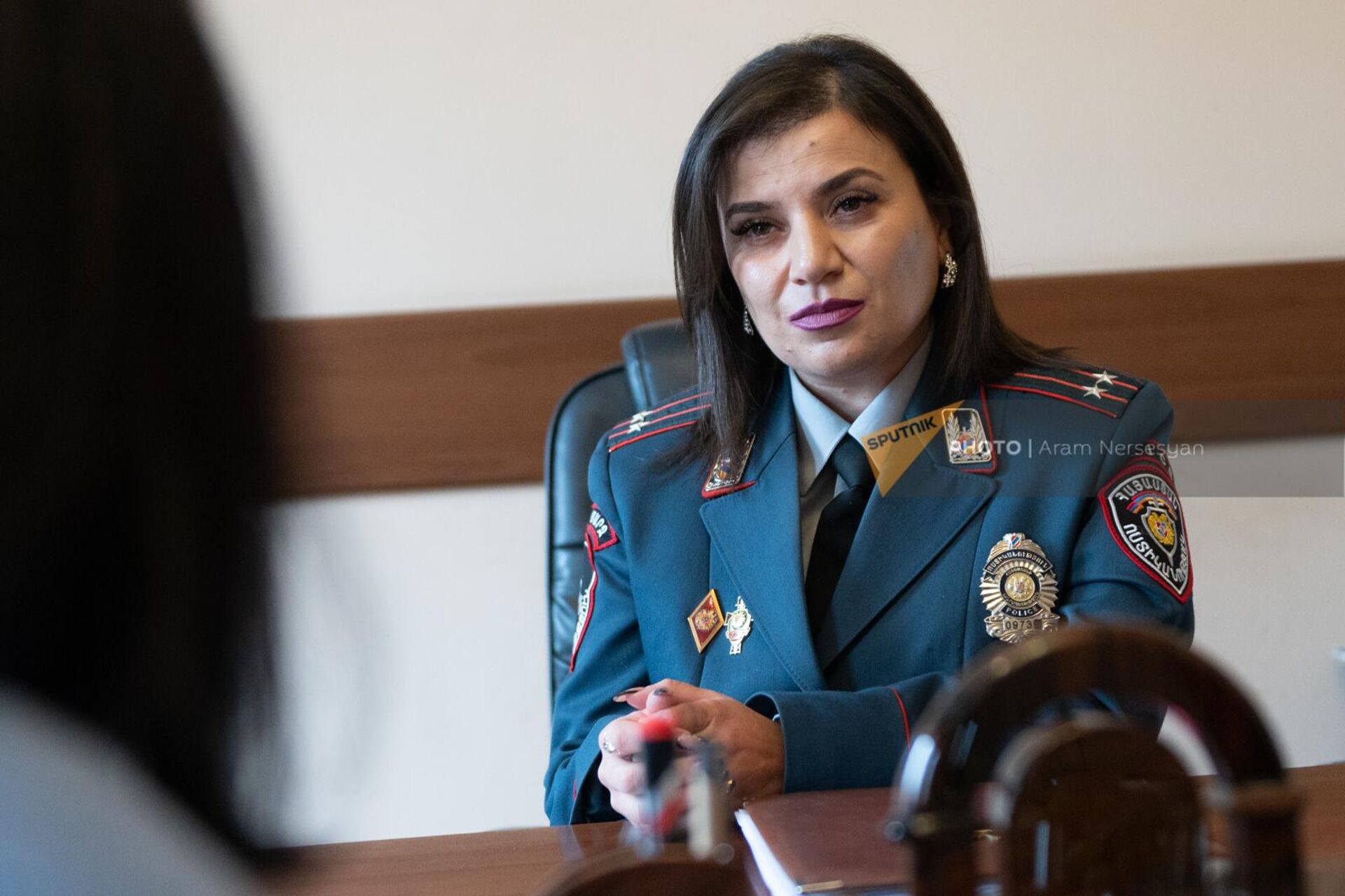 Первая женщина-шеф полиции подполковник Мелине Егшатян у себя в кабинете - Sputnik Армения, 1920, 22.12.2022