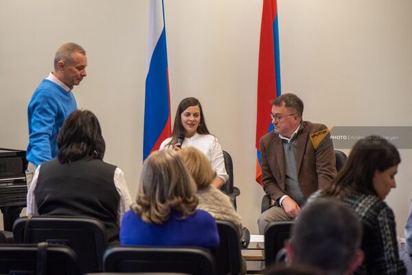 Встреча с творческой интеллигенцией в Русском Доме (23 декабря 2022). Еревaн Встреча с творческой интеллигенцией в Русском Доме (23 декабря 2022). Еревaн - Sputnik Армения