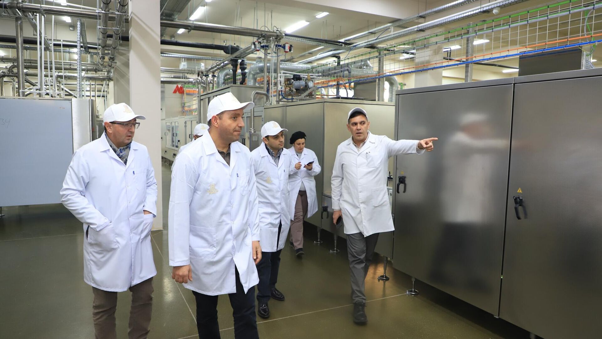 Министр экономики Ваан Керобян посетил Ереванскую шоколадную фабрику (24 декабря 2022). Еревaн - Sputnik Армения, 1920, 24.12.2022
