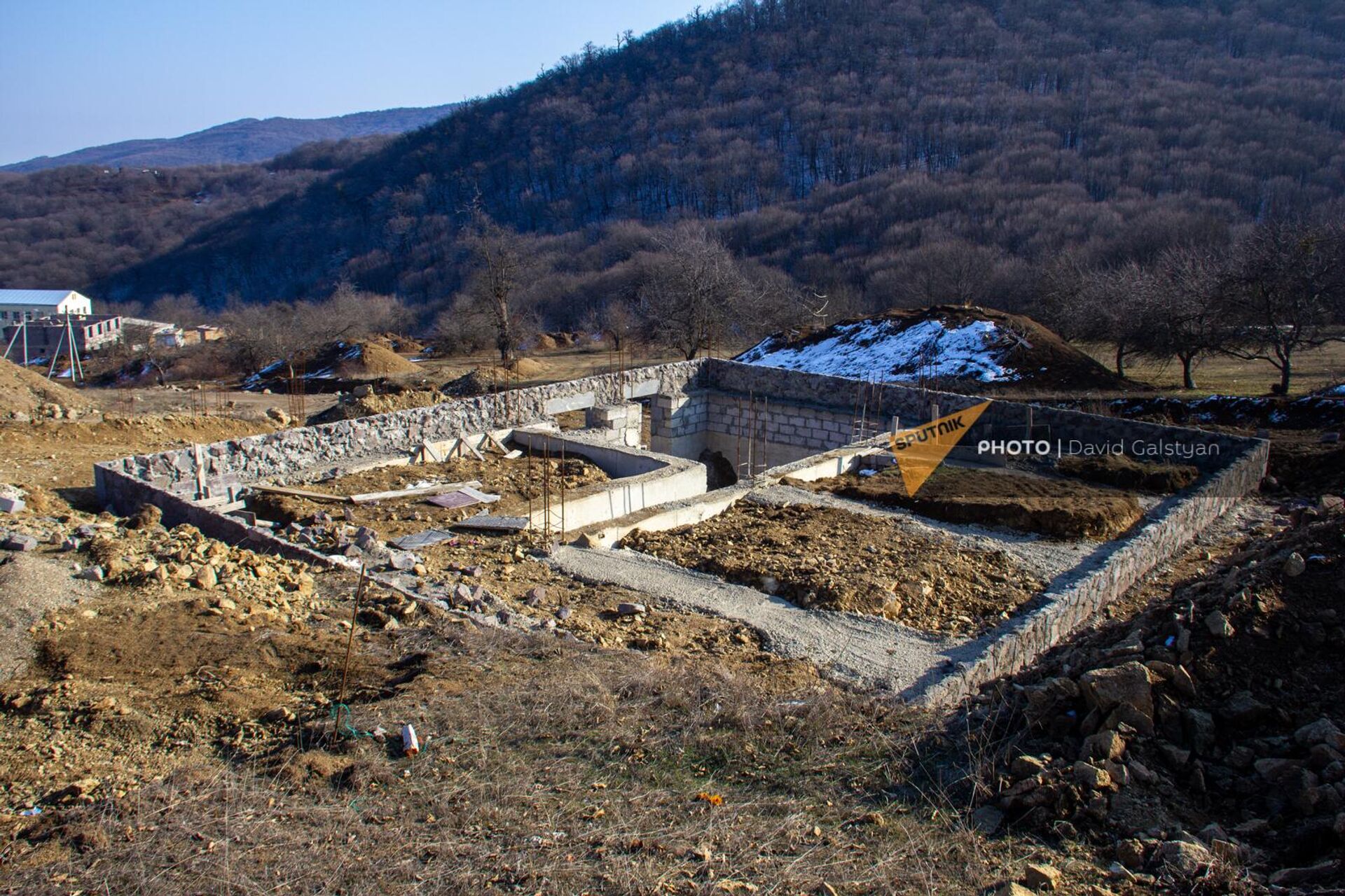 Фундамент одного из домов в новом квартале села Шурнух, Сюникская область - Sputnik Արմենիա, 1920, 27.12.2022