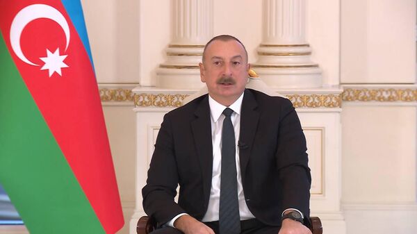 Президент Азербайджана Ильхам Алиев во время интервью местным телевизионным каналам (10 января 2023). Баку - Sputnik Армения