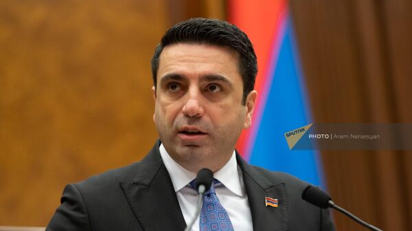 Председатель НС Ален Симонян на первом заседании пятой сессии НС (16 января 2023). Еревaн - Sputnik Армения