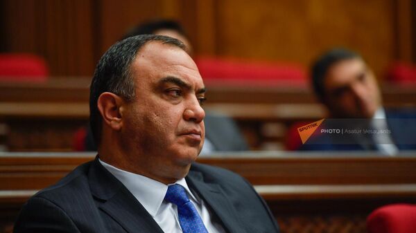 Министр внутренних дел Ваге Казарян во время правительственного часа в Парламенте Армении (18 января 2023). Еревaн - Sputnik Армения