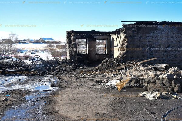 Ինժեներասակրավորային վաշտի այրված կացարանը Գեղարքունիքի մարզում - Sputnik Արմենիա