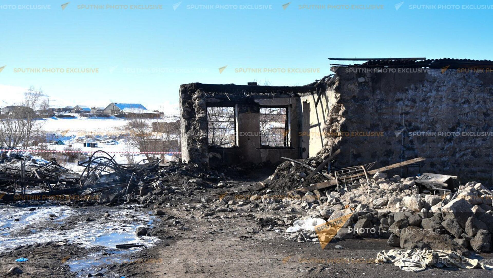 Сгоревшая воинская часть в селе Азат. где погибли 15 солдат (19 января 2023). Гегаркуник - Sputnik Армения, 1920, 26.01.2023