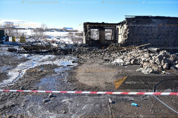 Сгоревшая воинская часть в селе Азат (19 января 2023). Гегаркуник - Sputnik Армения