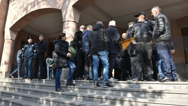 Акция протеста родителей погибших в 44-дневной войне военнослужащих у здания Следственного комитета (20 января 2023). Еревaн - Sputnik Армения