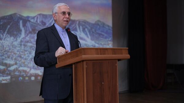 Чрезвычайный и Полномочный посол Исламской Республики Иран Аббас Бадахшан Зохури посетил Сюникскую область (21 января 2023). Сюник - Sputnik Армения
