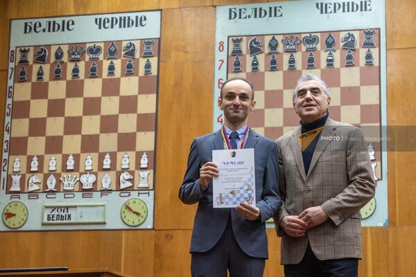 Церемония награждения победителей мужского чемпионата Армении по шахматам (22 января 2023). Еревaн - Sputnik Армения