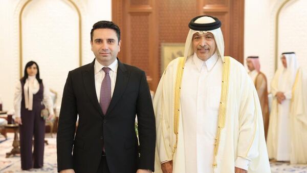 Делегацию, возглавляемую председателем НС РА Аленом Симоняном принял председатель катарского Маджлиса Хассан бин Абдулла аль-Ганими (24 января 2023). Катар - Sputnik Армения