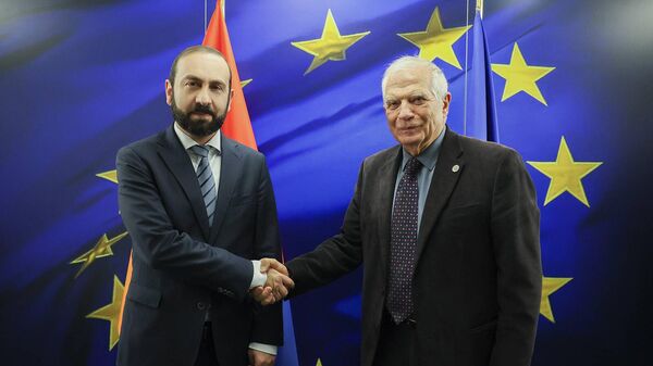 Министр иностранных дел Армении Арарат Мирзоян встретился с верховным представителем ЕС по иностранным делам и политике безопасности Жозепом Боррелем (25 января 2023). Брюссель - Sputnik Армения