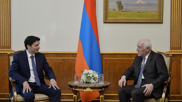 Президент Ваагн Хачатурян принял министра финансов Ваге Ованнисяна (26 января 2023). Еревaн - Sputnik Армения