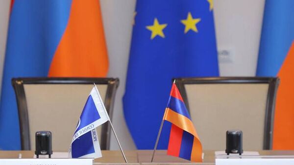 Флаги Армении и Европейского Совета  - Sputnik Армения