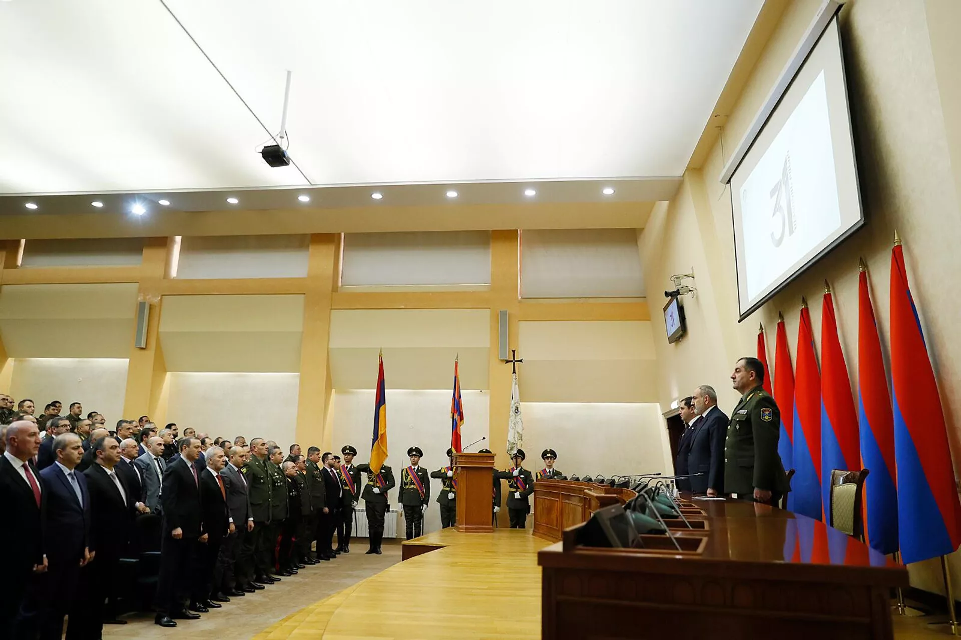 Премьер-министр Никол Пашинян по случаю 31-й годовщины формирования вооруженных сил РА посетил Министерство обороны (28 января 2023). Еревaн - Sputnik Армения, 1920, 28.01.2023