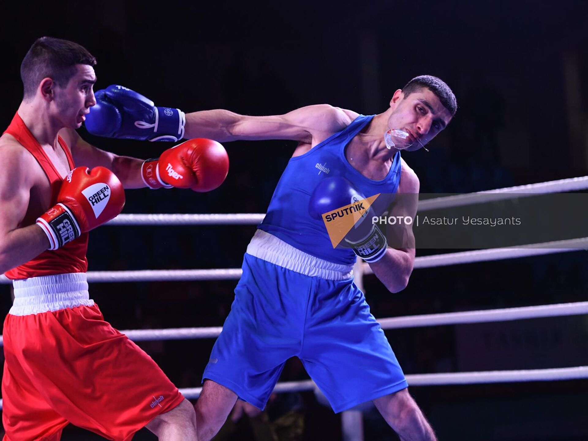 31 января мужчина. Мужской бокс. Ереван бокс. Бокс для парня. Бокс в Ереване залы.