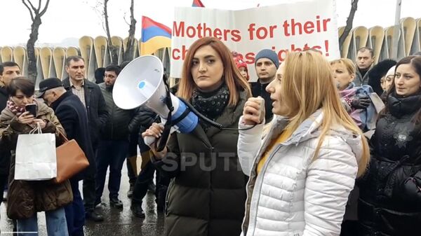 У представительства ЕС в Ереване прошла акция протеста женщин из Арцаха, страдающих из-за блокирования Лачинского коридора - Sputnik Армения
