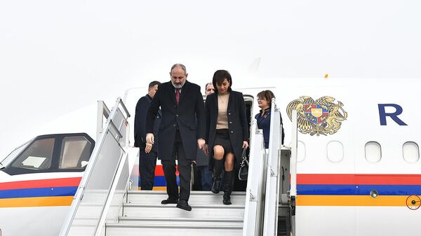 Премьер-министр Никол Пашинян с супругой Анной Акопян прибыл с рабочим визитом в Казахстан (2 февраля 2023). Алматы - Sputnik Армения