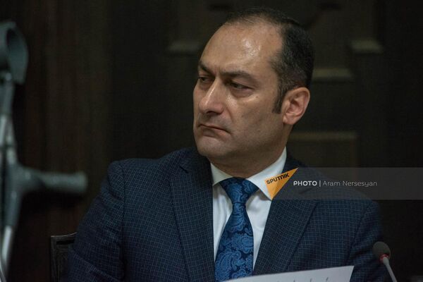 Министр юстиции Армении Артак Зейналян на заседании правительства (17 мая 2018). Еревaн Министр юстиции Армении Артак Зейналян на заседании правительства (17 мая 2018). Еревaн - Sputnik Армения