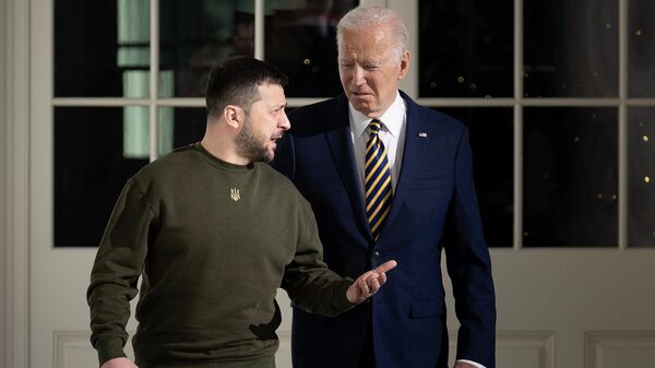 Президенты США и Украины Джо Байден и Владимир Зеленский идут по коридору Белого дома (21 декабря 2023). Вашингтон - Sputnik Армения