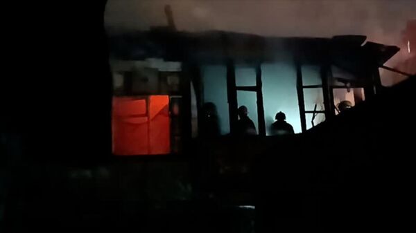 Пожар в одном из домов на ереванской улице Сарьяна - Sputnik Армения