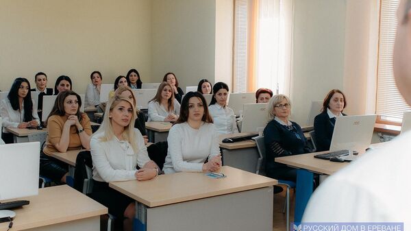 Открытие курсов русского языка в Комитете государственных доходов Армении  - Sputnik Армения