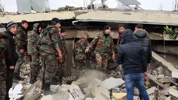 Российские военные в Сирии продолжают помогать в ликвидации последствий землетрясения - Sputnik Армения