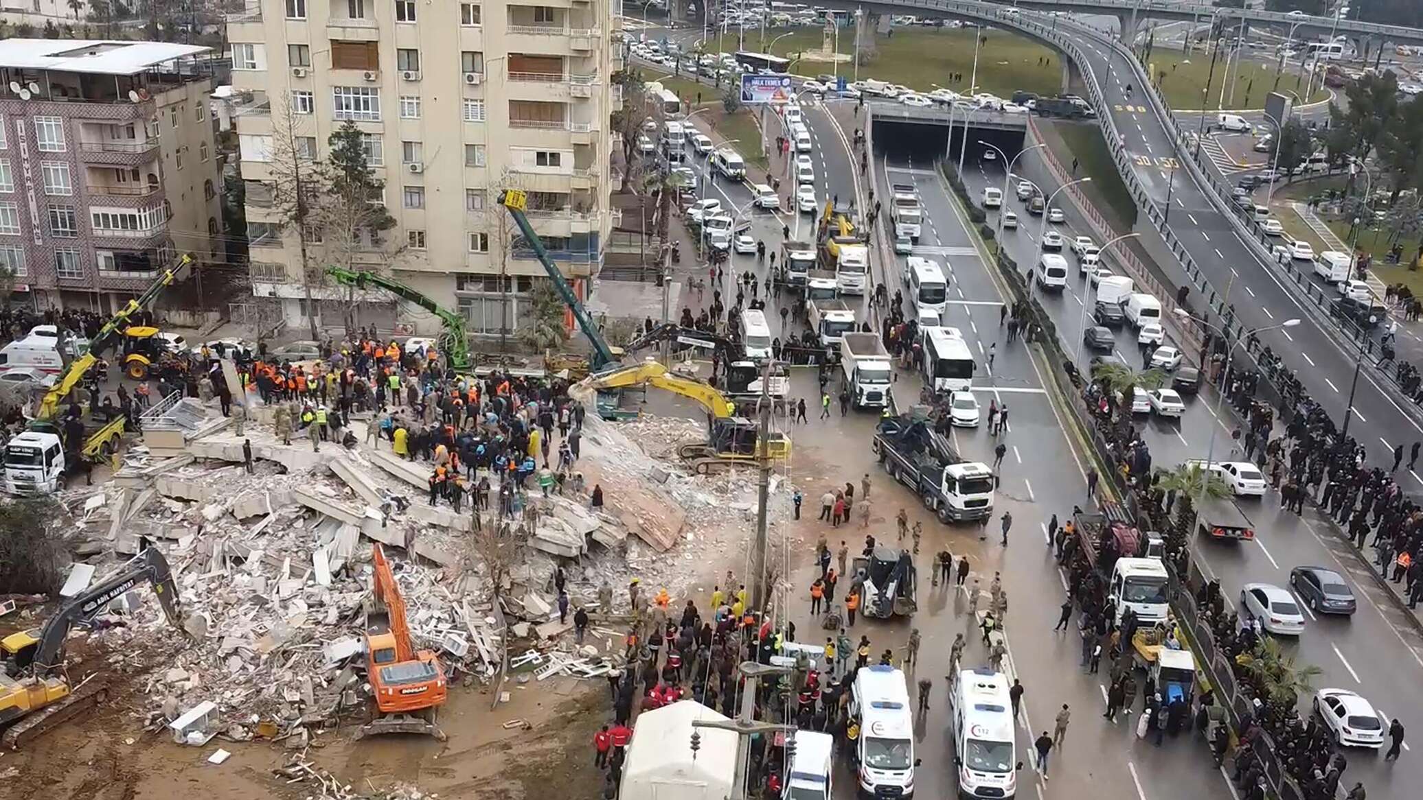 2023 землетрясение сегодня. Землетрясение в Сирии 2023. Землетрясение в Турции 2023. Турция землетрясение сейчас 2023.