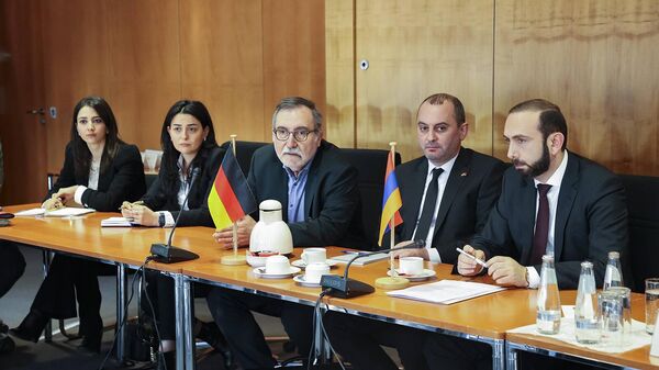 Министр иностранных дел Армении Арарат Мирзоян встретился с старшими депутатами постоянных комиссий бундестага ФРГ (7 февраля 2023). Берлин - Sputnik Армения