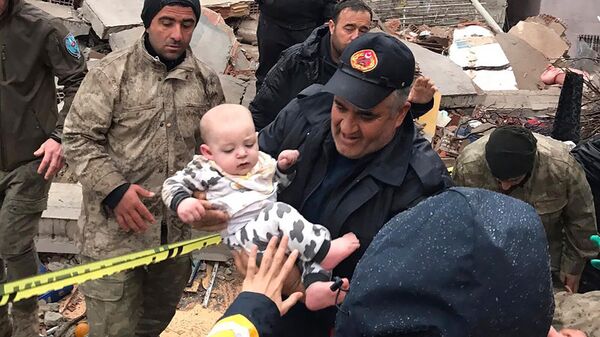 Спаренный ребенок в Малатье (6 февраля 2023). Турция - Sputnik Армения